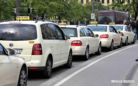Taxis in München - Anfahrt mit Taxi und Rikscha auf die Wiesn